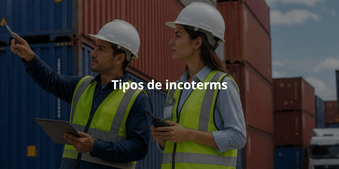Especialistas en logística internacional coordinando transporte y entrega de mercancías bajo diferentes Incoterms